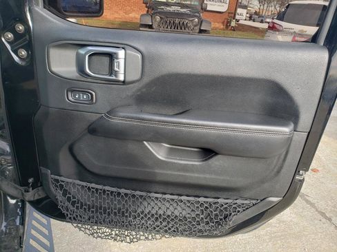 Used 2018 Jeep Wrangler Unlimited Sahara image 27