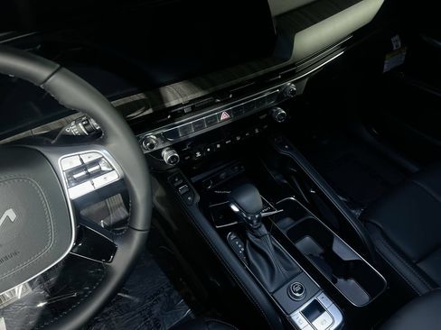Used 2023 Kia Telluride EX w/ EX Captain's Chair Package FWD image 22