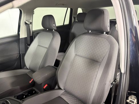 Used 2020 Volkswagen Tiguan S image 12