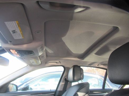 Used 2013 BMW 528i xDrive Sedan image 32