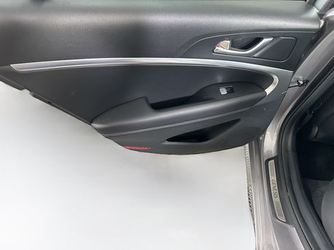 Used 2025 Genesis G70 2.5T RWD image 25