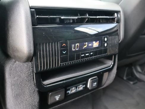 Used 2024 Jeep Wagoneer Series II AWD/4WD image 9