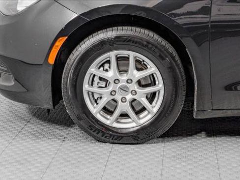 Used 2023 Chrysler Voyager LX image 34