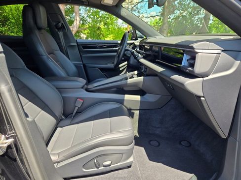 Used 2024 Porsche Macan 4 Electric image 37