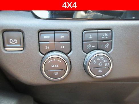 Used 2022 Chevrolet Silverado 1500 High Country w/ High Country Premium Package AWD/4WD image 35