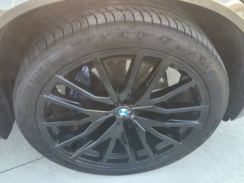 Used 2024 BMW X5 xDrive40i w/ M Sport Package AWD/4WD image 8