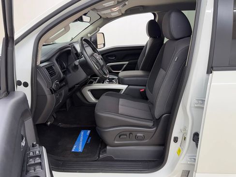Used 2024 Nissan Titan SV w/ SV Convenience Package AWD/4WD image 17