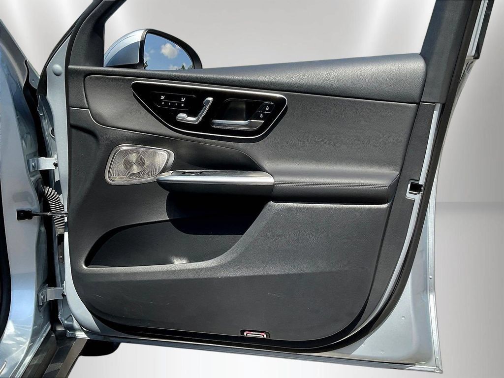 Used 2026 Mercedes-Benz GLC 300 image 28