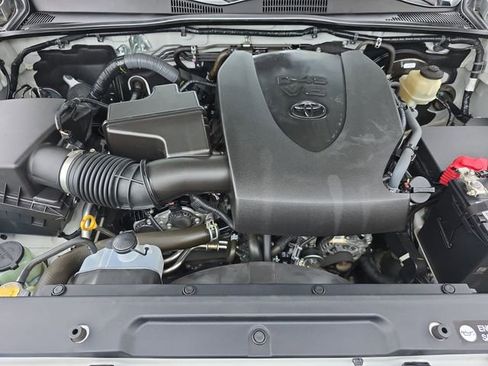 Used 2016 Toyota Tacoma SR5 w/ Towing Package image 41