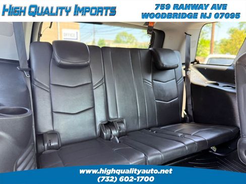 Used 2018 Cadillac Escalade Luxury AWD/4WD image 24