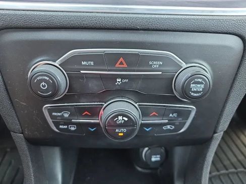 Used 2017 Dodge Charger SXT w/ Blacktop Package RWD image 32
