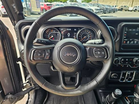 Used 2023 Jeep Gladiator Sport AWD/4WD image 11