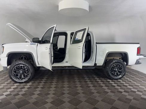 Used 2018 GMC Sierra 1500 SLT AWD/4WD image 18