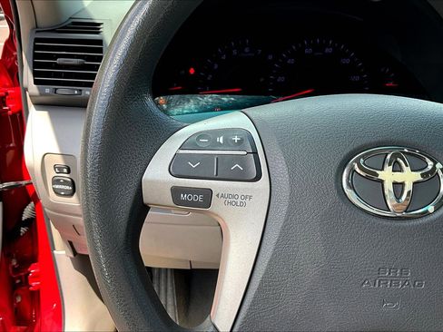 Used 2011 Toyota Camry LE FWD image 11