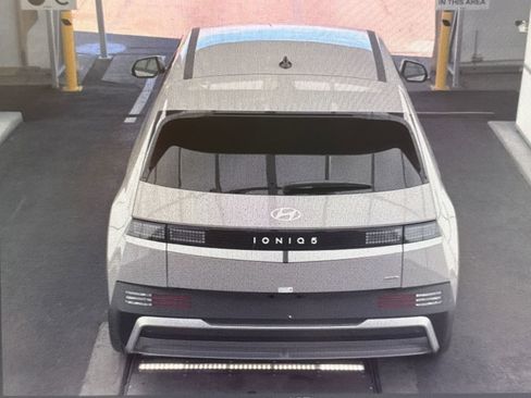 Used 2025 Hyundai Ioniq 5 SE image 13