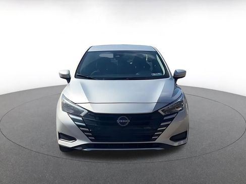 Used 2025 Nissan Versa SV image 4