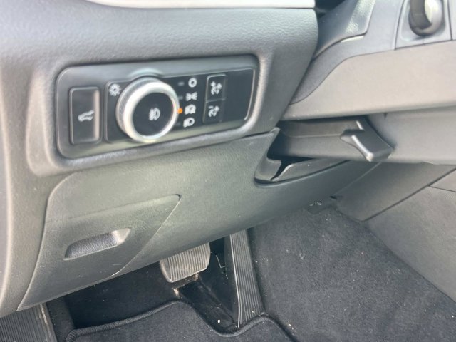 Used 2024 Ford Explorer XLT w/ Equipment Group 202A AWD/4WD image 32