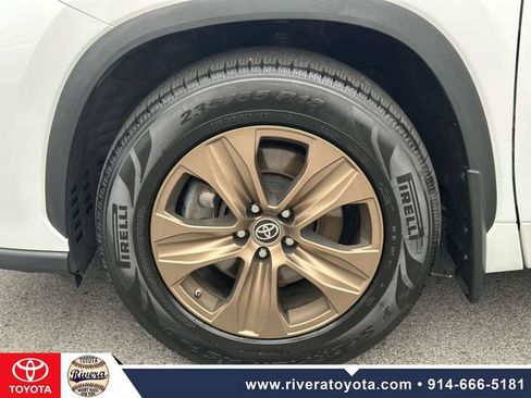 Used 2023 Toyota Highlander Bronze Edition AWD/4WD image 12
