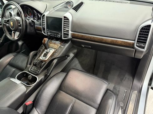 Used 2018 Porsche Cayenne Platinum Edition image 11
