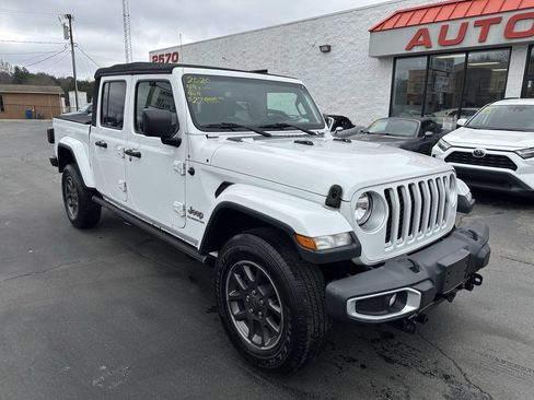 Used 2020 Jeep Gladiator Overland w/ Cold Weather Group image 2
