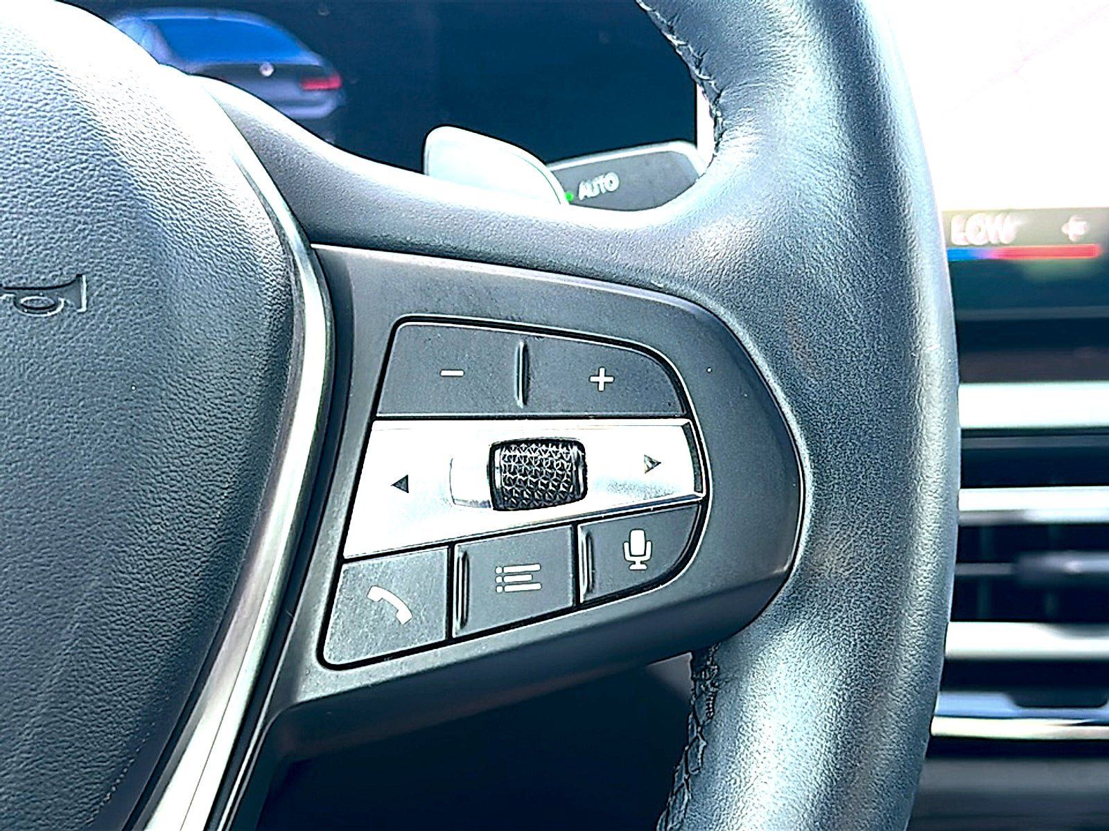 Used 2024 BMW 330i Sedan w/ Premium Package RWD image 30