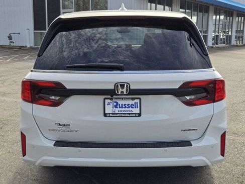 New 2026 Honda Odyssey Touring image 11