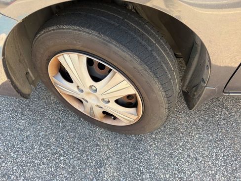 Used 2015 Nissan Versa S FWD image 13