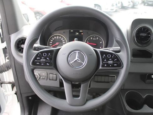 Used 2023 Mercedes-Benz Sprinter 4500 image 6