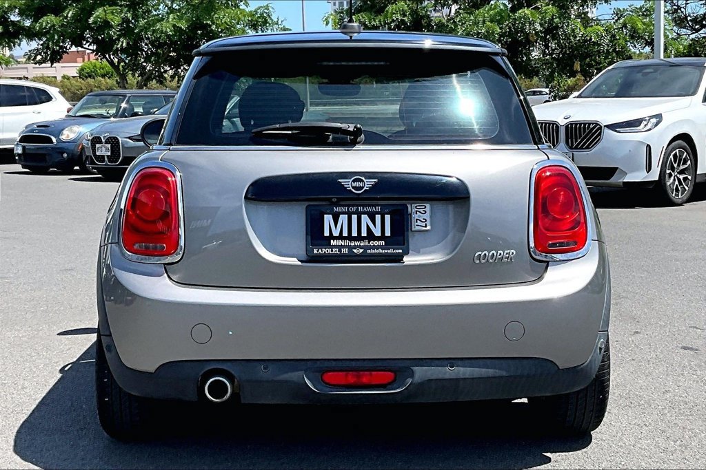 Used 2019 MINI Cooper 2-Door Hardtop w/ Signature Upholstery Package FWD image 4