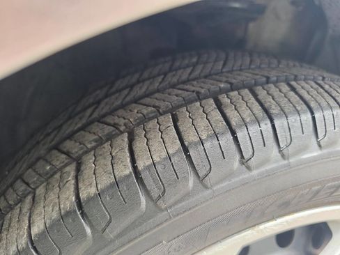 Used 2009 Pontiac Vibe w/ Preferred Package image 49