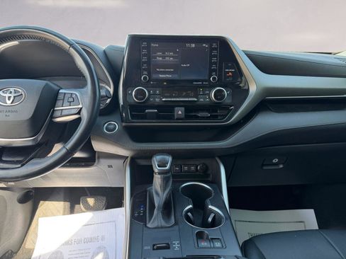 Used 2021 Toyota Highlander XLE image 11