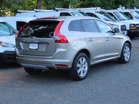 Used 2016 Volvo XC60 T6 w/ Proximity Package AWD/4WD image 5