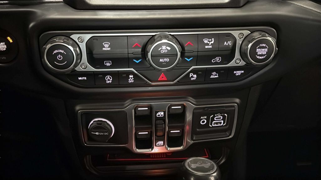 Used 2021 Jeep Wrangler Unlimited Sahara w/ Uconnect 4C Nav & Sound Group AWD/4WD image 29