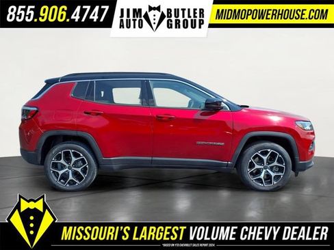 Used 2025 Jeep Compass Limited AWD/4WD image 2
