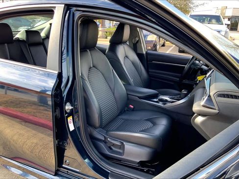 Used 2018 Toyota Camry SE image 9