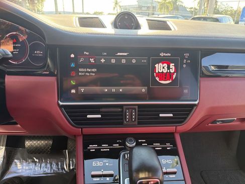 Used 2022 Porsche Cayenne image 27