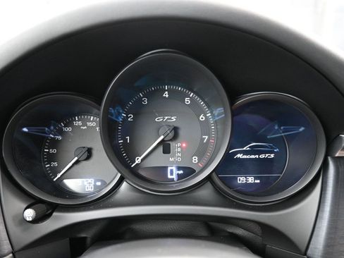 Used 2022 Porsche Macan GTS image 8