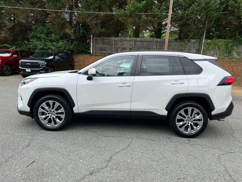 Used 2022 Toyota RAV4 XLE Premium FWD image 7