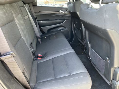 Used 2021 Jeep Grand Cherokee Laredo AWD/4WD image 25