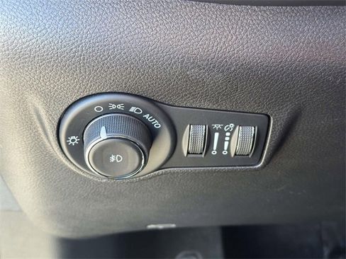 Certified 2022 Jeep Compass Limited w/ Sun and Sound Group image 24