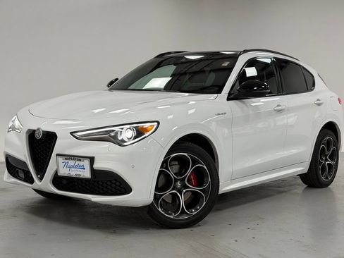 Used 2023 Alfa Romeo Stelvio Veloce image 1