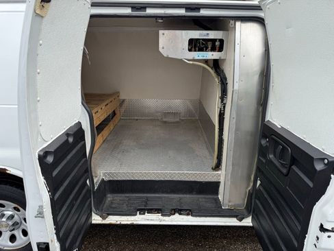 Used 2012 Chevrolet Express 1500 RWD image 10
