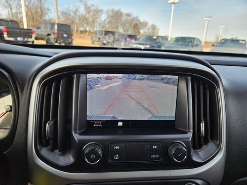 Used 2021 Chevrolet Colorado LT w/ Safety Package image 18