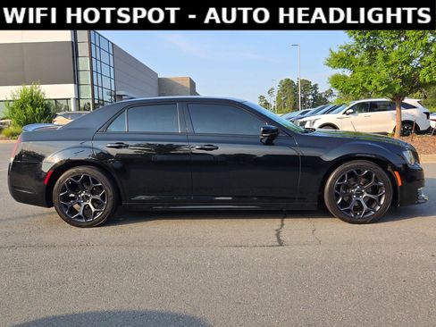 Used 2018 Chrysler 300 S w/ 300S Premium Group 2 RWD image 8