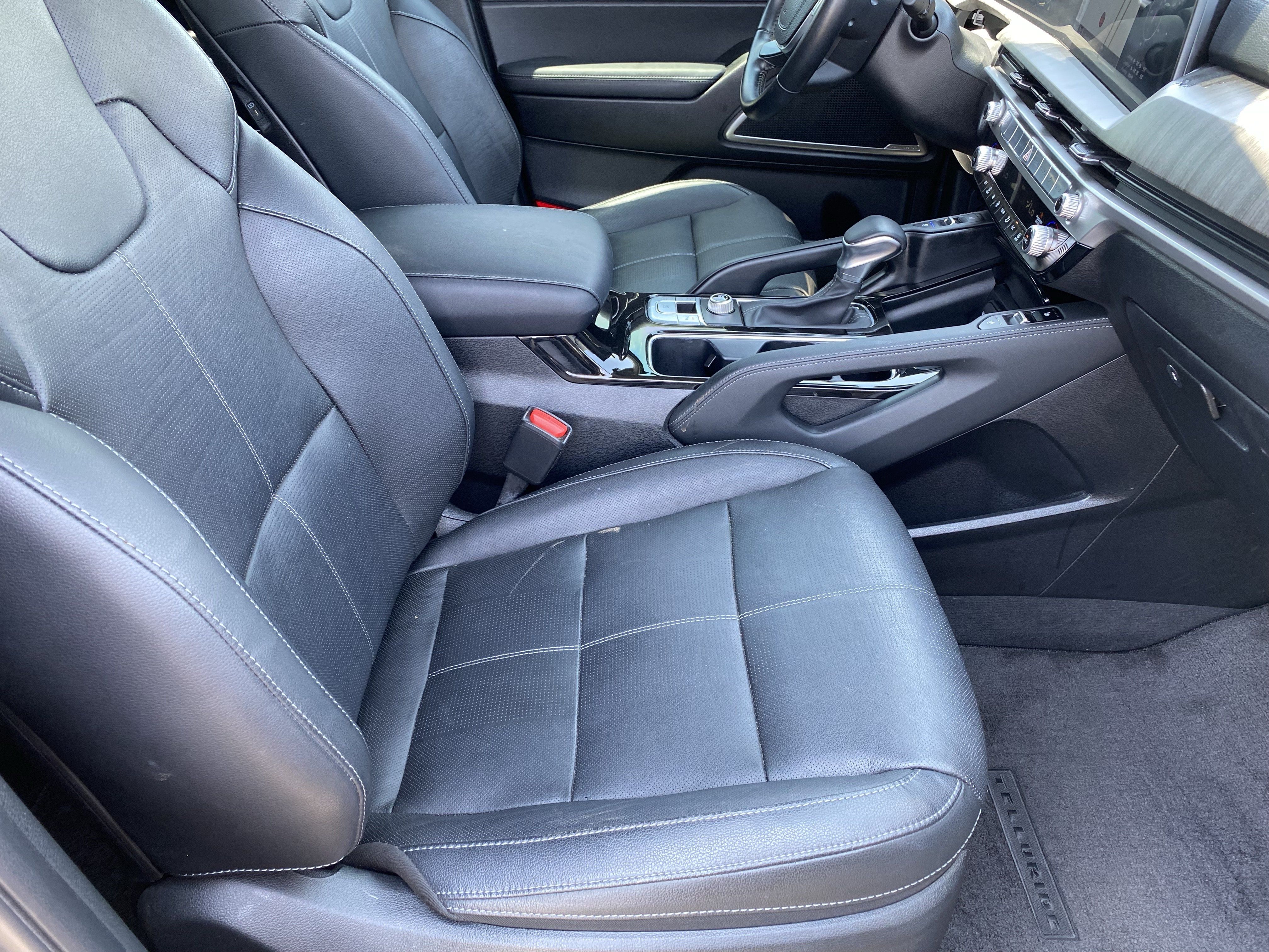 Used 2023 Kia Telluride EX w/ EX Captain's Chair Package FWD image 11