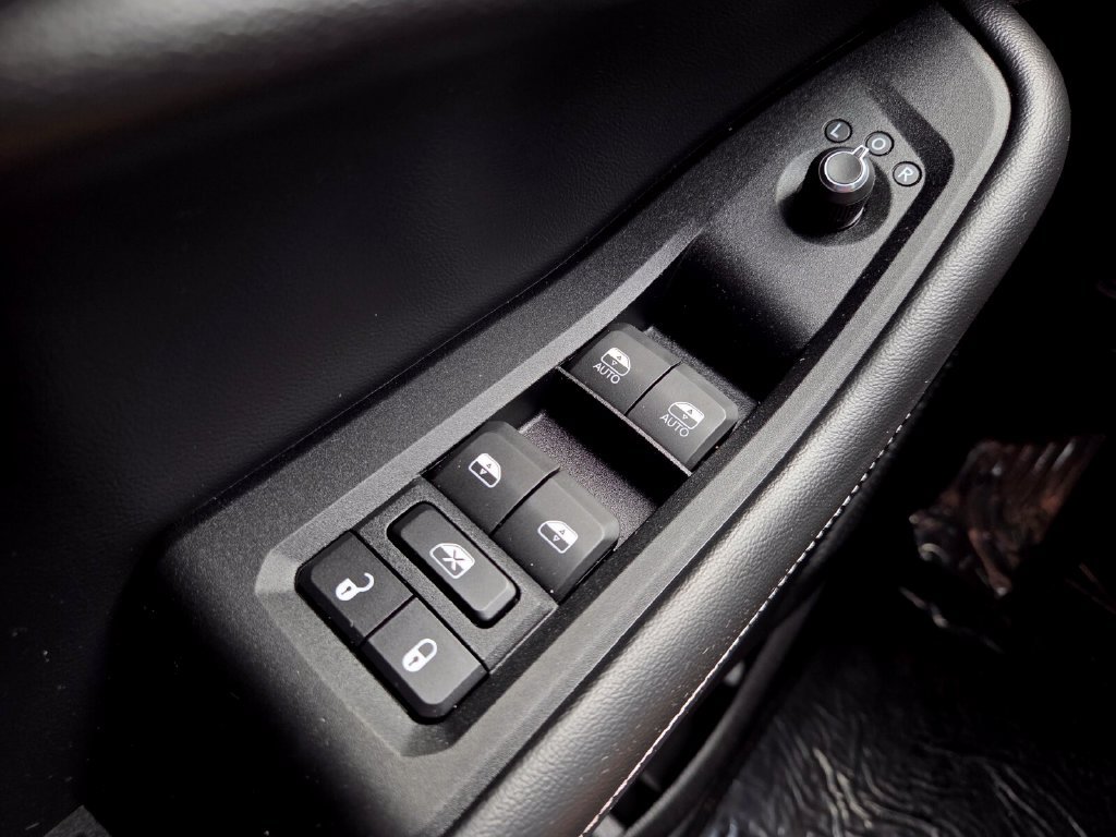 Used 2023 Jeep Grand Cherokee Altitude AWD/4WD image 22