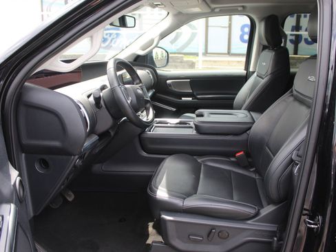 Used 2025 Ford Expedition Max Platinum AWD/4WD image 26