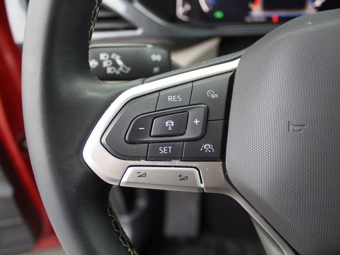 Used 2022 Volkswagen Taos SEL image 16