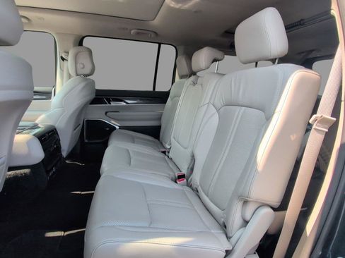 Used 2023 Jeep Wagoneer 4WD w/ Premium Group I image 36