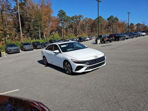 New 2025 Hyundai Elantra Limited w/ Cargo Package FWD image 12